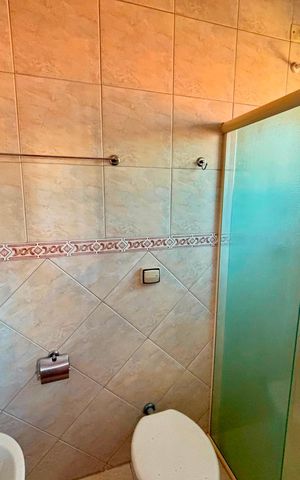 Casa para alugar com 280m², 4 quartos e 3 vagas Casa para alugar com 280m², 4 quartos e 3 vagasBanheiro