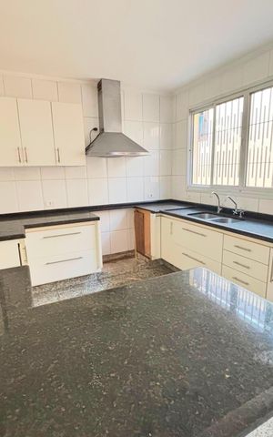 Casa para alugar com 280m², 4 quartos e 3 vagas Casa para alugar com 280m², 4 quartos e 3 vagasCozinha