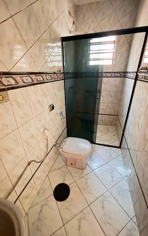 Casa para alugar com 280m², 4 quartos e 3 vagas Casa para alugar com 280m², 4 quartos e 3 vagasBanheiro