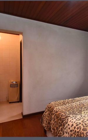 Casa à venda com 500m², 6 quartos e 9 vagas Casa à venda com 500m², 6 quartos e 9 vagasQuarto