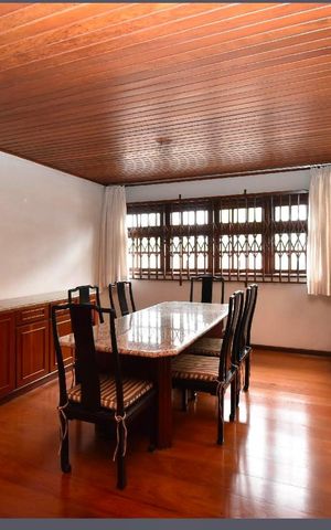 Casa à venda com 500m², 6 quartos e 9 vagas Casa à venda com 500m², 6 quartos e 9 vagasSala de Jantar