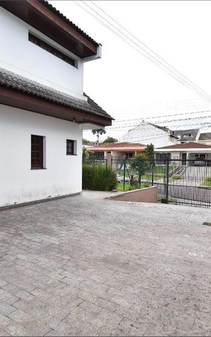 Casa à venda com 500m², 6 quartos e 9 vagas Casa à venda com 500m², 6 quartos e 9 vagasÁrea Externa
