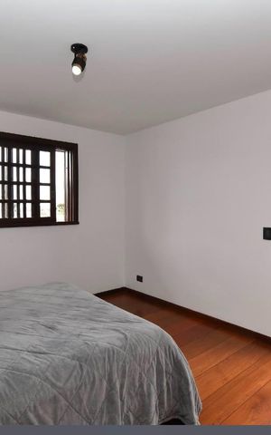 Casa à venda com 500m², 6 quartos e 9 vagas Casa à venda com 500m², 6 quartos e 9 vagasQuarto