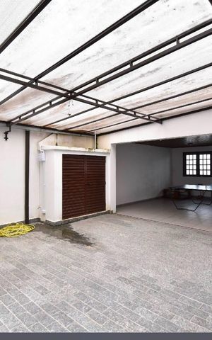 Casa à venda com 500m², 6 quartos e 9 vagas Casa à venda com 500m², 6 quartos e 9 vagasSalão de Jogos