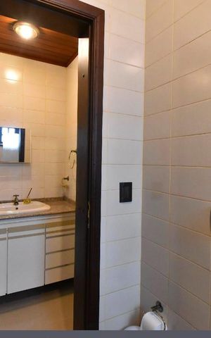 Casa à venda com 500m², 6 quartos e 9 vagas Casa à venda com 500m², 6 quartos e 9 vagasBanheiro