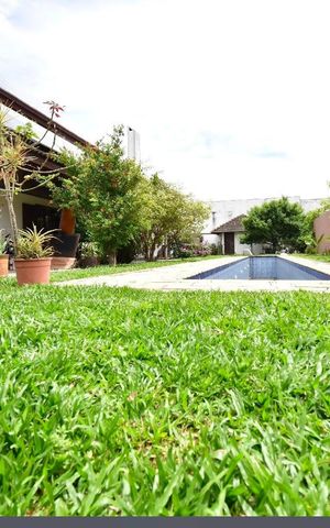 Casa à venda com 500m², 6 quartos e 9 vagas Casa à venda com 500m², 6 quartos e 9 vagasPiscina
