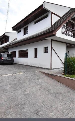 Casa à venda com 500m², 6 quartos e 9 vagas Casa à venda com 500m², 6 quartos e 9 vagasÁrea Externa