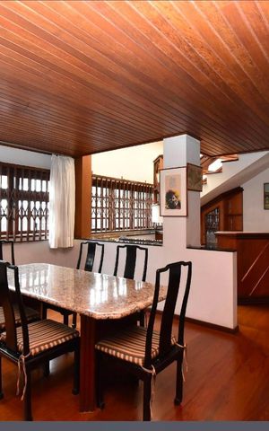 Casa à venda com 500m², 6 quartos e 9 vagas Casa à venda com 500m², 6 quartos e 9 vagasSala de Jantar