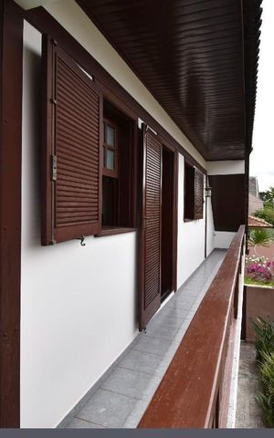 Casa à venda com 500m², 6 quartos e 9 vagas Casa à venda com 500m², 6 quartos e 9 vagasVaranda