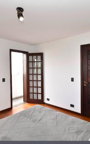 Casa à venda com 500m², 6 quartos e 9 vagas Casa à venda com 500m², 6 quartos e 9 vagasQuarto