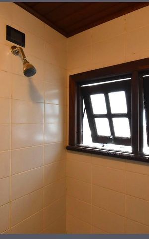 Casa à venda com 500m², 6 quartos e 9 vagas Casa à venda com 500m², 6 quartos e 9 vagasBanheiro