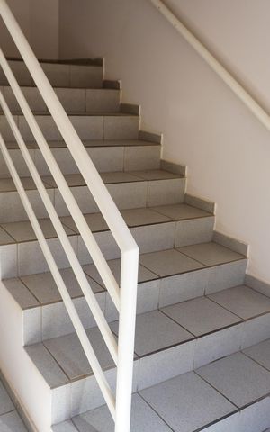 Apartamento para alugar com 68m², 2 quartos e 1 vagaEscada