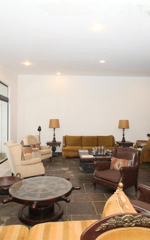 Casa à venda com 470m², 3 quartos e 4 vagassala
