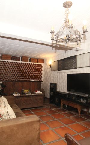 Casa à venda com 470m², 3 quartos e 4 vagasadega