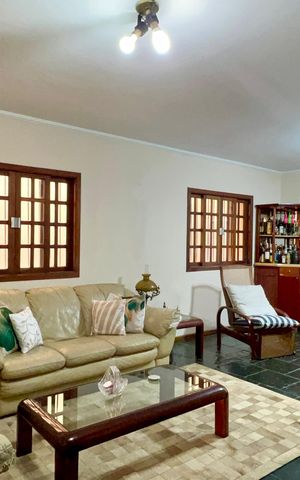 Casa à venda com 255m², 3 quartos e 2 vagas Casa à venda com 255m², 3 quartos e 2 vagasSala