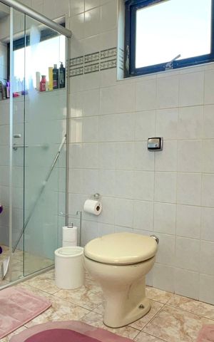 Casa à venda com 255m², 3 quartos e 2 vagas Casa à venda com 255m², 3 quartos e 2 vagasBanheiro da Suíte