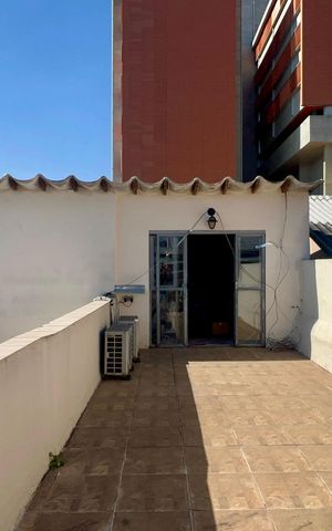 Casa à venda com 255m², 3 quartos e 2 vagas Casa à venda com 255m², 3 quartos e 2 vagasTerraço