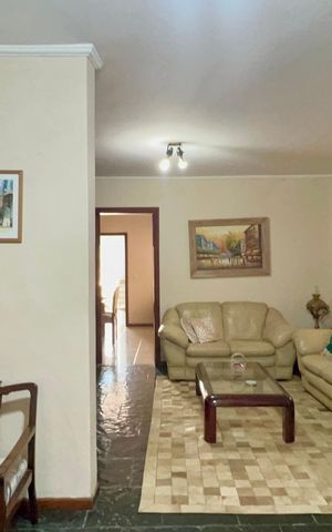 Casa à venda com 255m², 3 quartos e 2 vagas Casa à venda com 255m², 3 quartos e 2 vagasSala