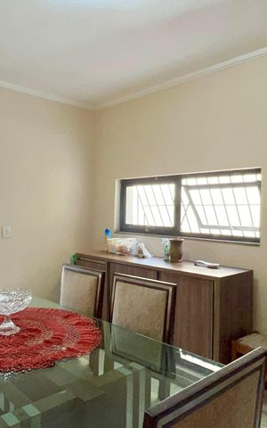 Casa à venda com 255m², 3 quartos e 2 vagas Casa à venda com 255m², 3 quartos e 2 vagasCopa
