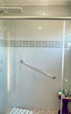 Casa à venda com 255m², 3 quartos e 2 vagas Casa à venda com 255m², 3 quartos e 2 vagasBanheiro da Suíte
