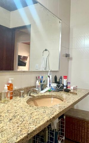 Casa à venda com 255m², 3 quartos e 2 vagas Casa à venda com 255m², 3 quartos e 2 vagasBanheiro