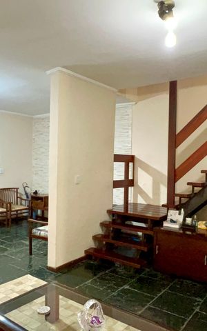Casa à venda com 255m², 3 quartos e 2 vagas Casa à venda com 255m², 3 quartos e 2 vagasSala