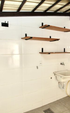 Apartamento para alugar com 100m², 2 quartos e 1 vaga Apartamento para alugar com 100m², 2 quartos e 1 vagaCozinha e Área de Serviço