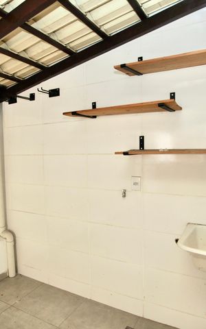Apartamento para alugar com 100m², 2 quartos e 1 vaga Apartamento para alugar com 100m², 2 quartos e 1 vagaCozinha e Área de Serviço