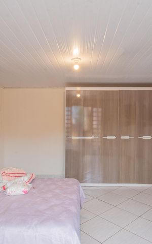 Casa à venda com 210m², 3 quartos e 3 vagas Casa à venda com 210m², 3 quartos e 3 vagasSuíte