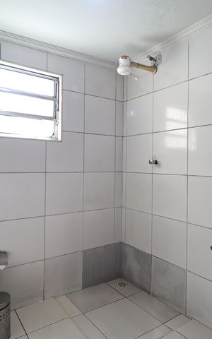 Casa para alugar com 70m², 2 quartos e sem vaga Casa para alugar com 70m², 2 quartos e sem vagaBanheiro social