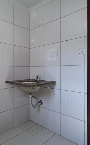 Casa para alugar com 70m², 2 quartos e sem vaga Casa para alugar com 70m², 2 quartos e sem vagaBanheiro social