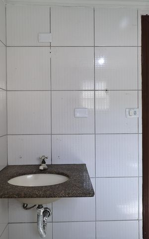 Casa para alugar com 70m², 2 quartos e sem vaga Casa para alugar com 70m², 2 quartos e sem vagaBanheiro social