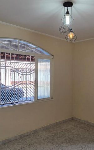 Casa à venda com 154m², 2 quartos e 4 vagas Casa à venda com 154m², 2 quartos e 4 vagasSala