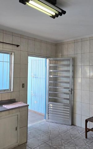 Casa à venda com 154m², 2 quartos e 4 vagas Casa à venda com 154m², 2 quartos e 4 vagasCozinha