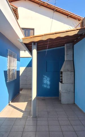 Casa à venda com 154m², 2 quartos e 4 vagas Casa à venda com 154m², 2 quartos e 4 vagasQuintal/ Churrasqueira