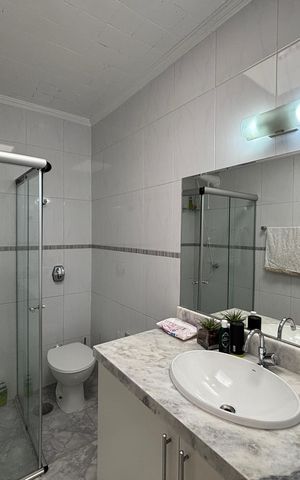 Casa para alugar com 162m², 2 quartos e 2 vagasBanheiro 