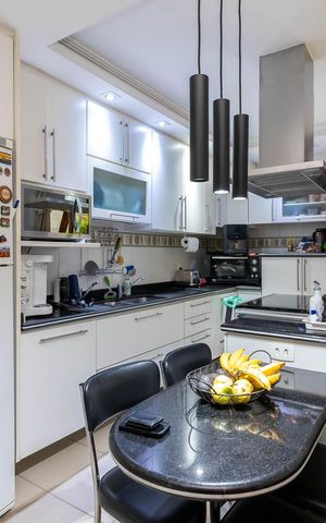 Casa à venda com 260m², 3 quartos e 3 vagas Casa à venda com 260m², 3 quartos e 3 vagasCozinha