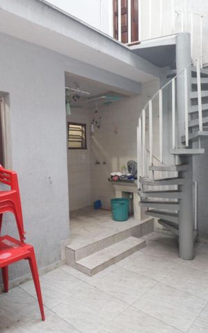 Casa à venda com 225m², 2 quartos e 2 vagasÁrea de Serviço