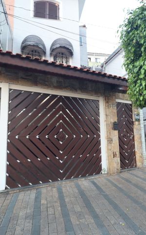 Casa à venda com 225m², 2 quartos e 2 vagasFachada 