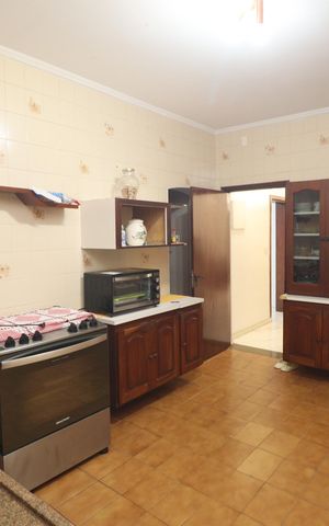 Casa à venda com 225m², 2 quartos e 2 vagasCozinha 