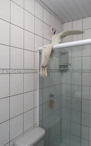 Casa à venda com 225m², 2 quartos e 2 vagasBanheiro da Suíte 2