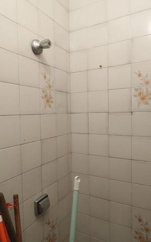Casa à venda com 225m², 2 quartos e 2 vagasBanheiro de serviço