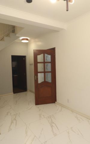 Casa à venda com 225m², 2 quartos e 2 vagasSala 