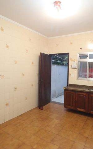 Casa à venda com 225m², 2 quartos e 2 vagasCozinha 