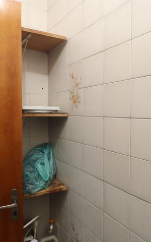 Casa à venda com 225m², 2 quartos e 2 vagasBanheiro de serviço