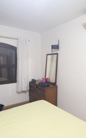 Casa à venda com 225m², 2 quartos e 2 vagasSuíte 