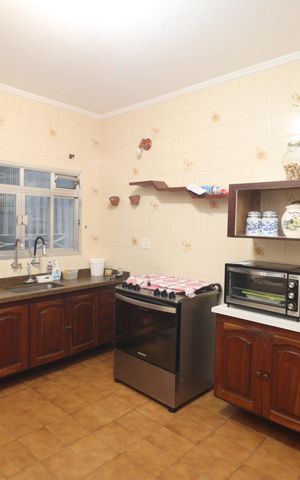 Casa à venda com 225m², 2 quartos e 2 vagasCozinha 