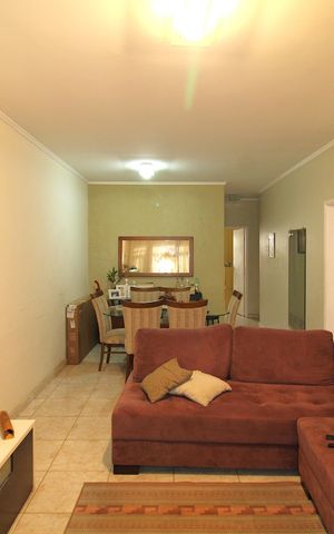 Casa à venda com 184m², 3 quartos e 3 vagasSala