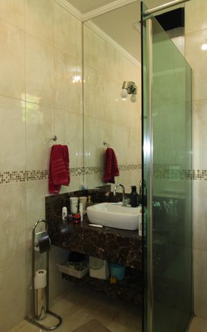 Casa à venda com 184m², 3 quartos e 3 vagasBanheiro 2