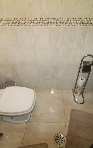 Casa à venda com 184m², 3 quartos e 3 vagasBanheiro 2